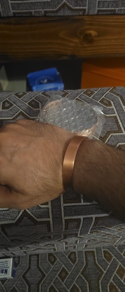 "Questi braccialetti sono bellissimi, li uso da mesi e stanno iniziando a creare la loro patina, questo li rende unici."